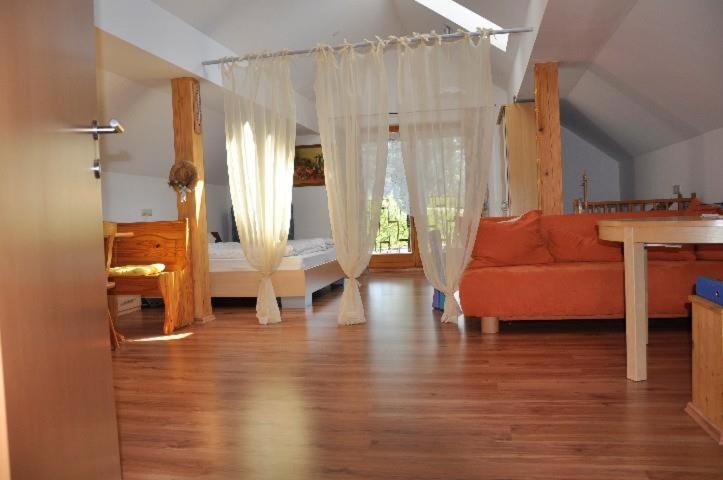 ヴィンディッシュガルシュテンHaus Schoberアパートメント エクステリア 写真